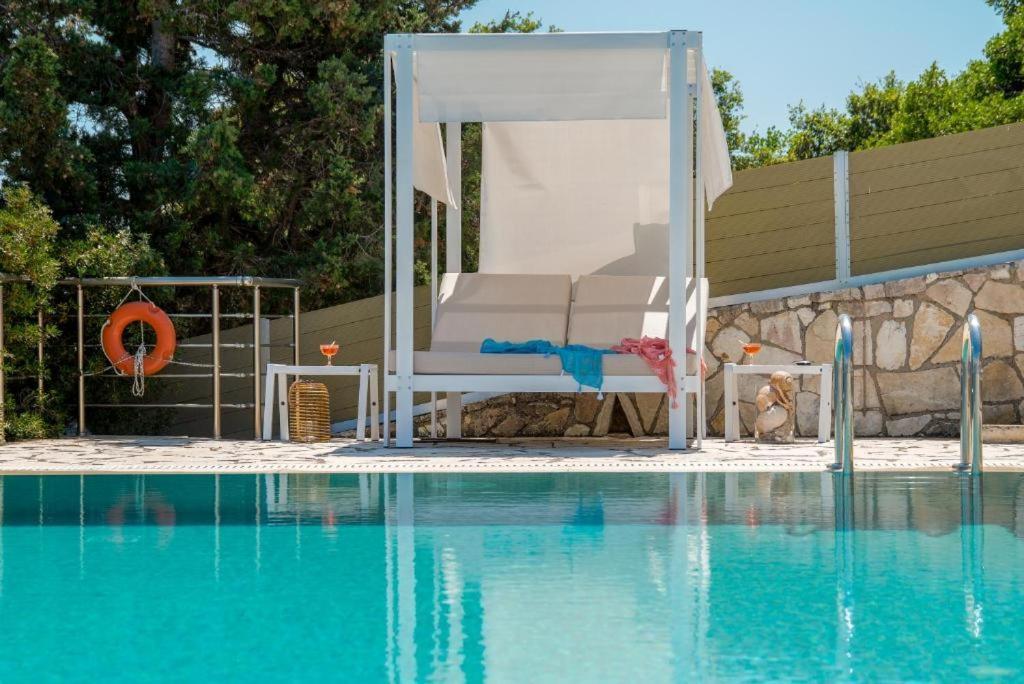 Apartment Sea View With Pool Gaios
