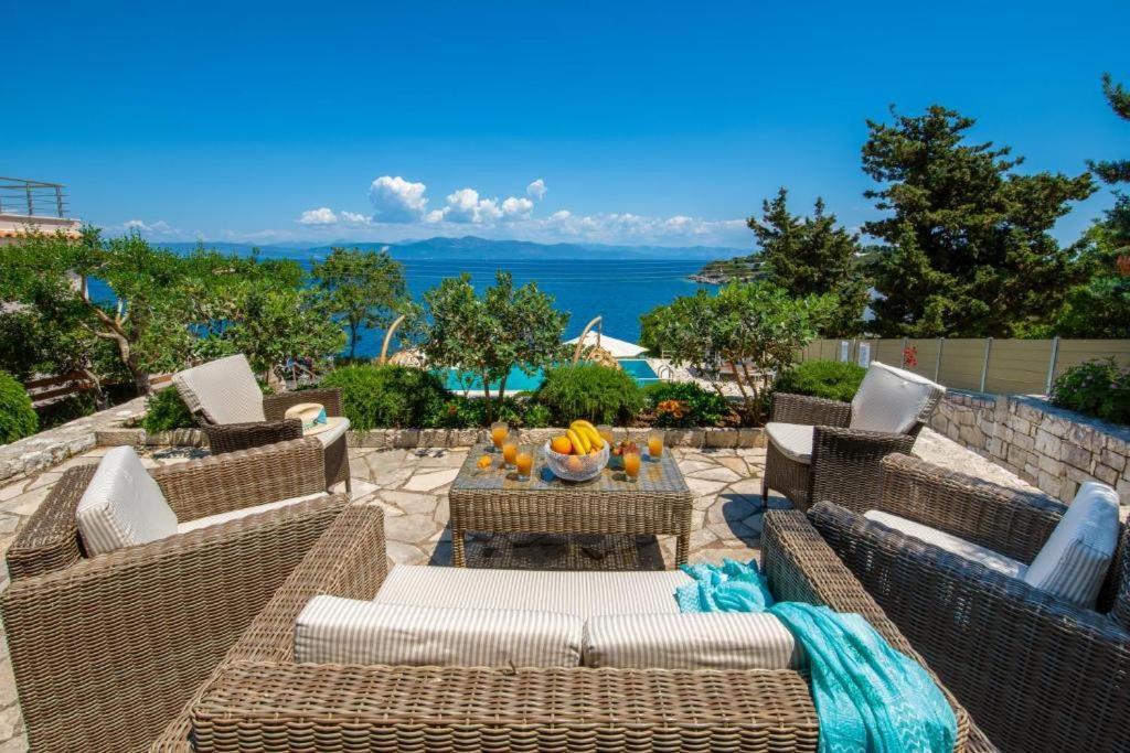 Sea View With Pool Apartment Gaios