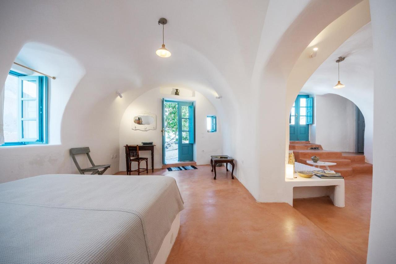Holiday home Santorinio Yellow House *