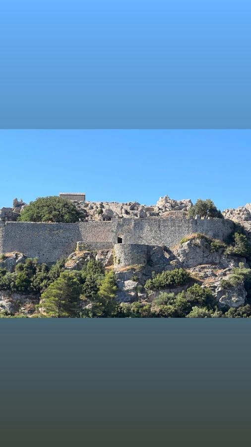 Magda. * Agios Georgios Pagon