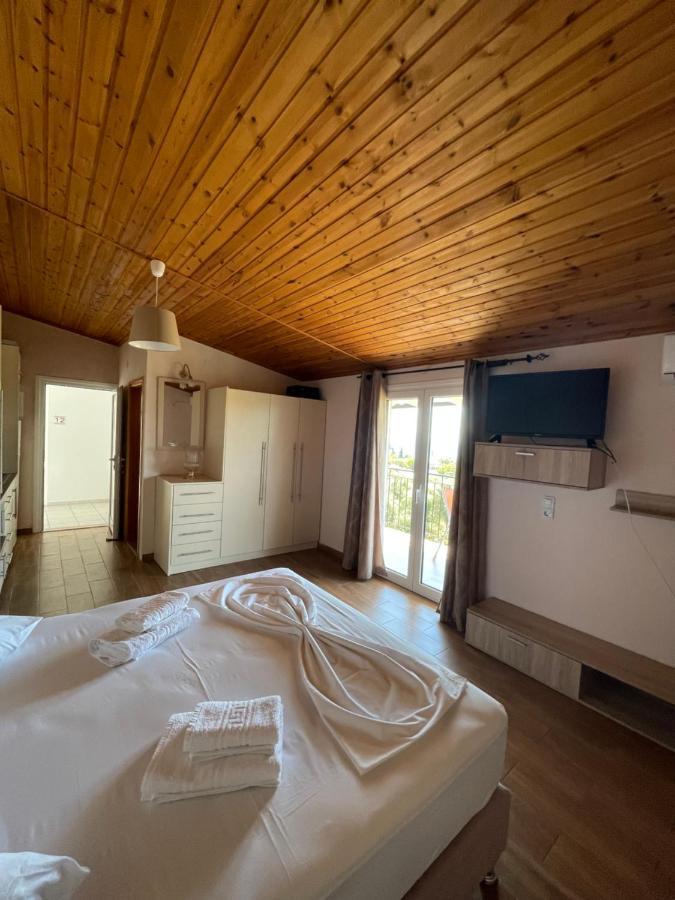 Apartment Meltemi *