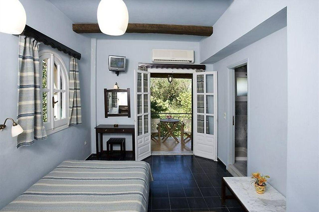 Apartment Yannis Servos *