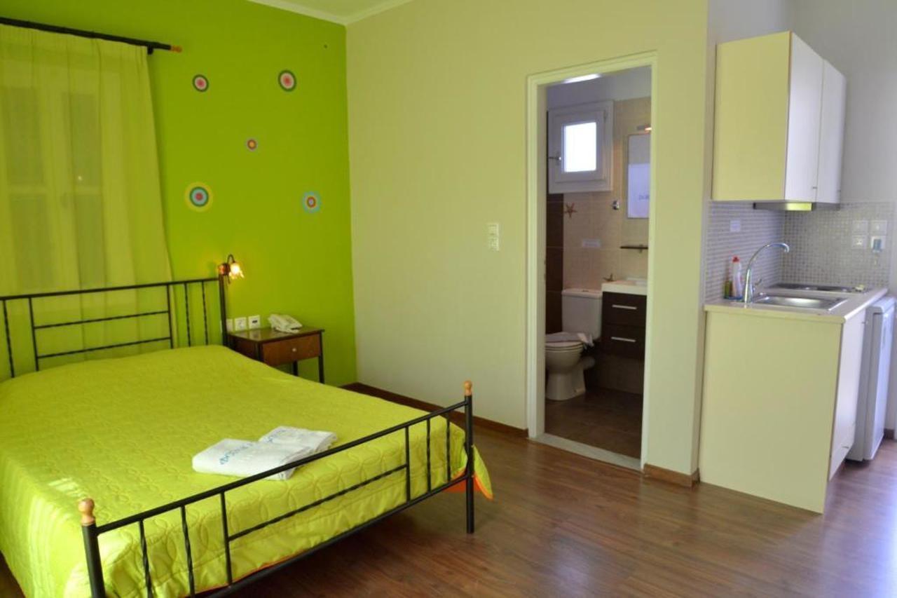 Apartment Finikas Adamantas (Milos)