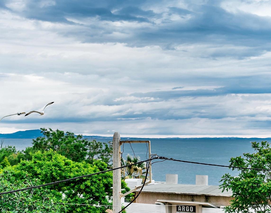 Apartment B12 New & Modern Seafront *
