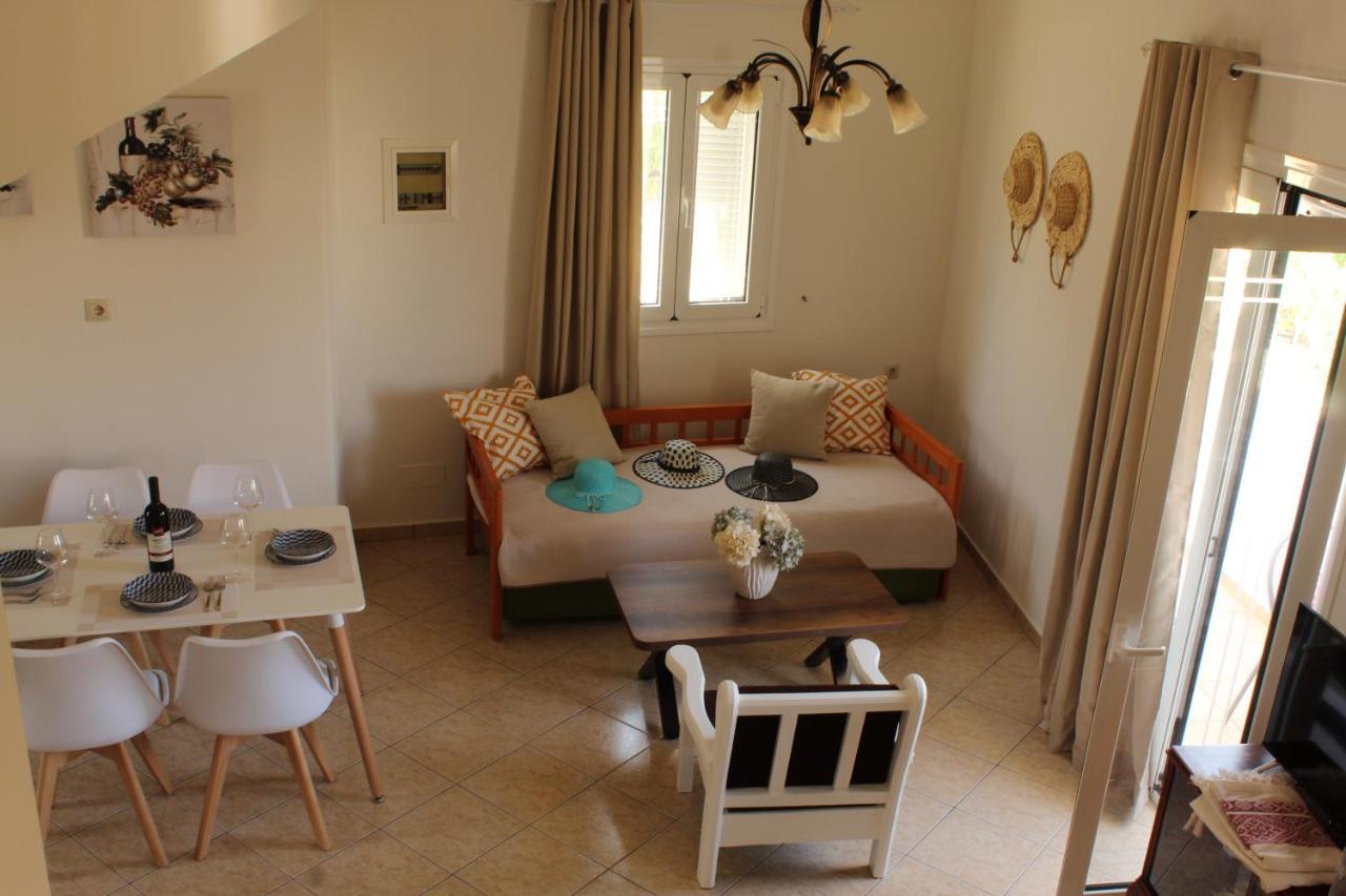 Dimokritos Apartment