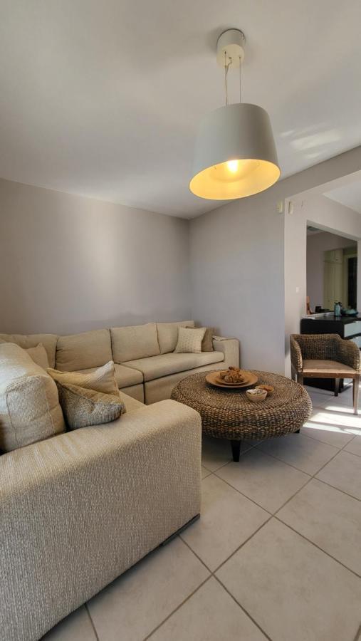Evita Maisonette, Elegant Beachfront Apt, *