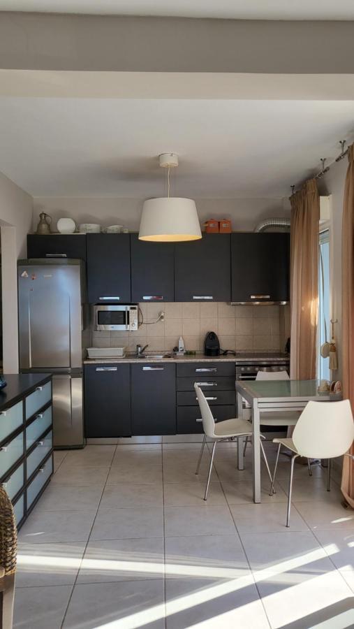 Evita Maisonette, Elegant Beachfront Apt, Apartment Polychrono