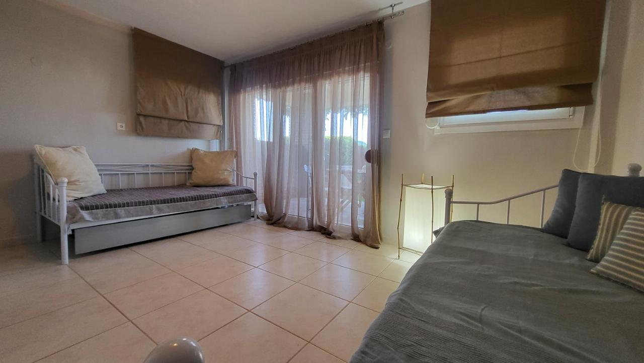 Evita Maisonette, Elegant Beachfront Apt, Apartment