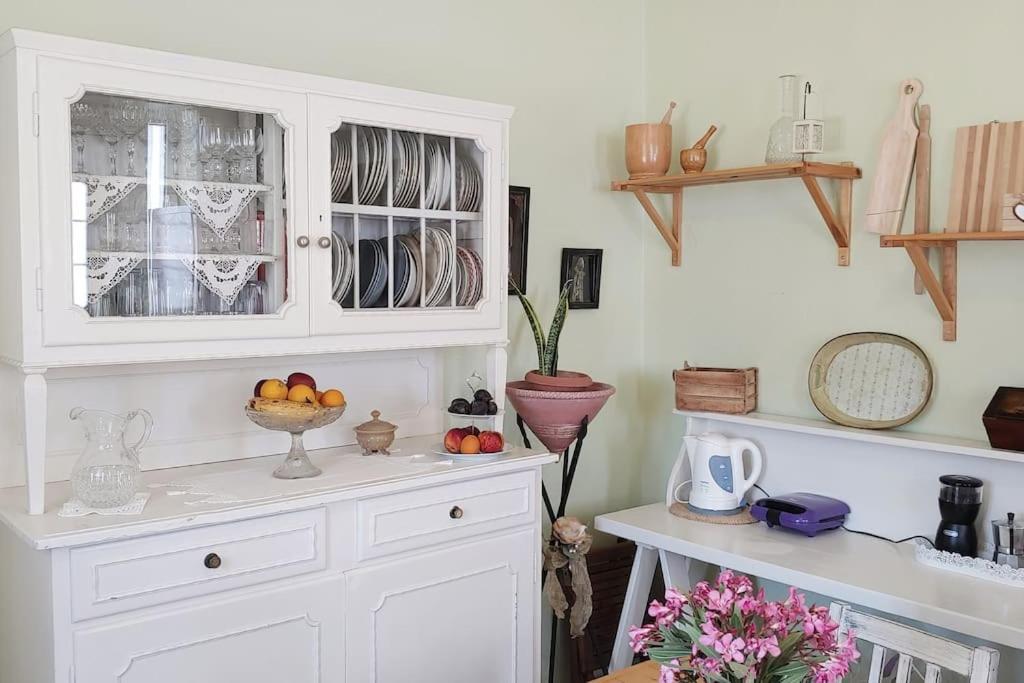 Apartment Giannos & Eleni Traditional In Center Adamantas (Milos)