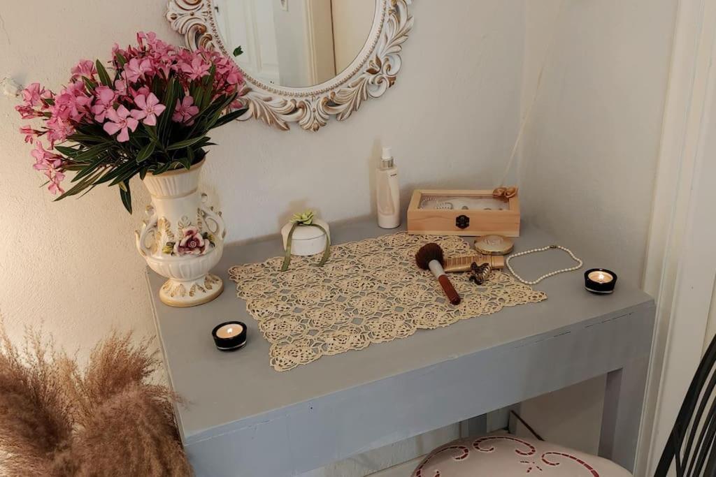 Giannos & Eleni Traditional In Center Apartment