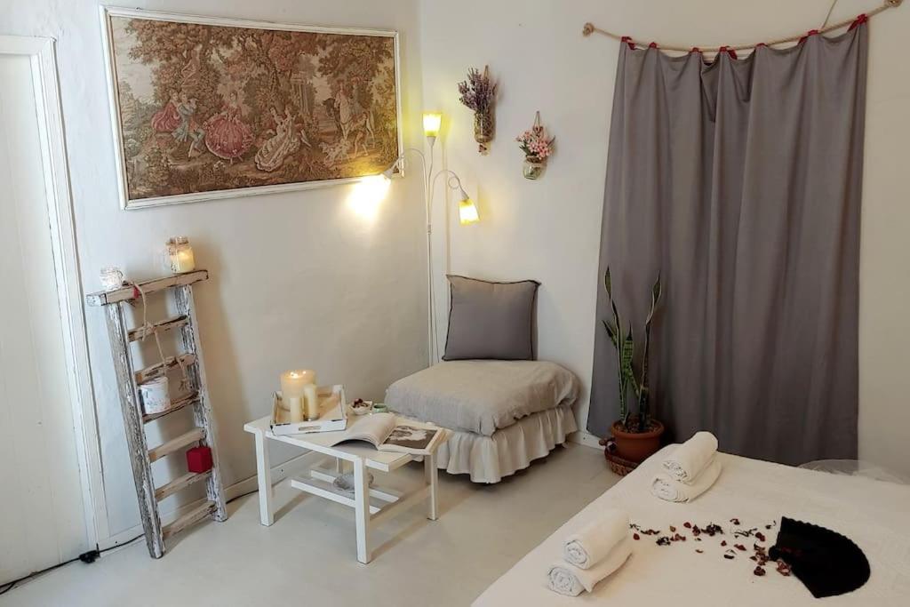 Giannos & Eleni Traditional In Center Adamantas (Milos)