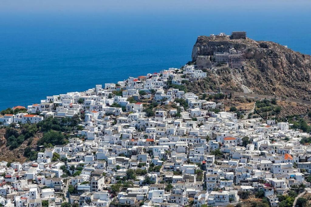 Red Windows To Blue Sky Skyros