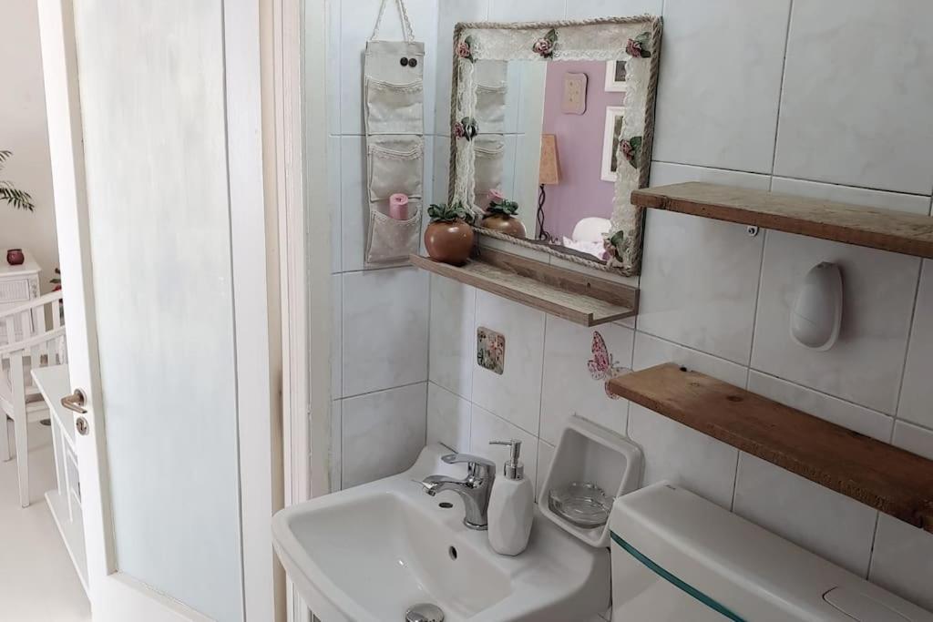 Giannos & Eleni Traditional In Center Apartment *
