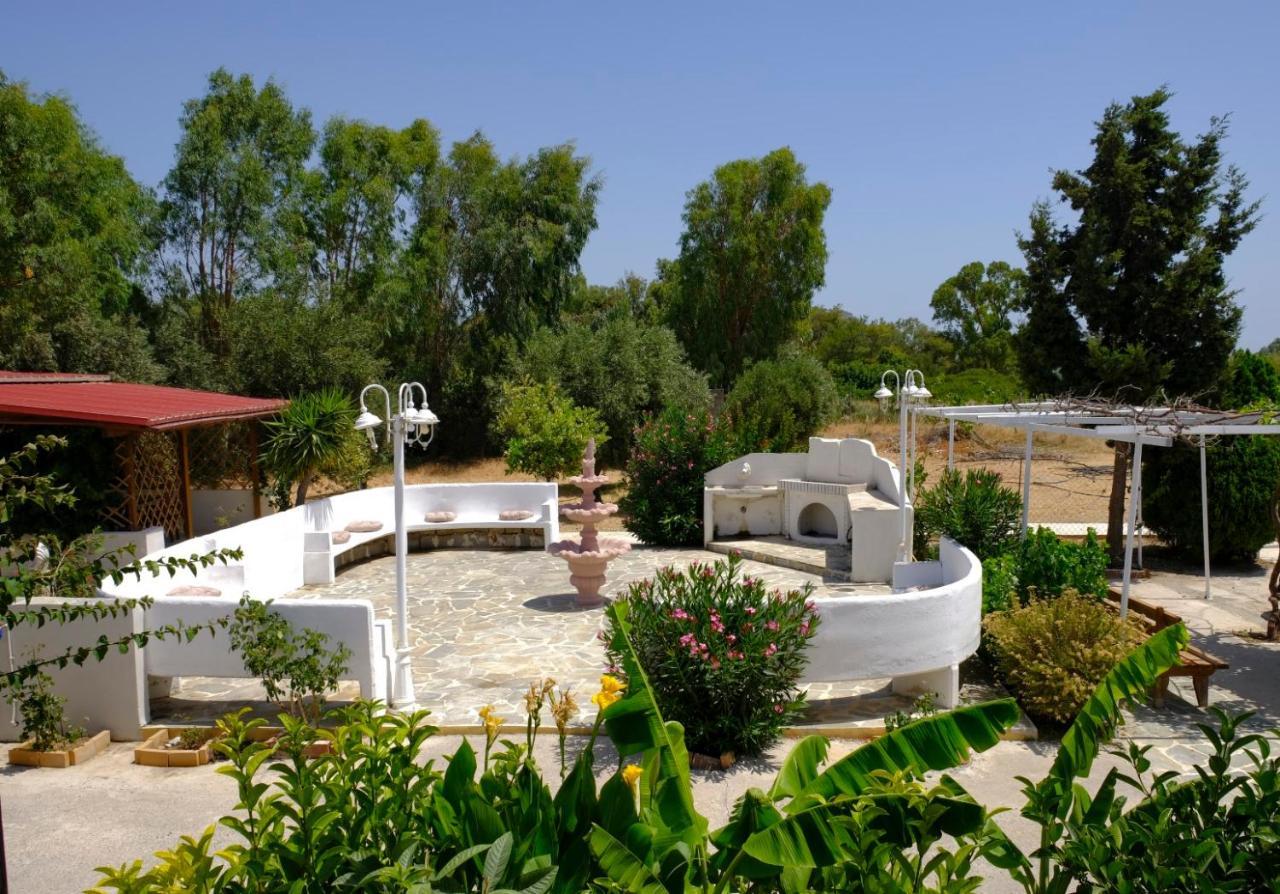 House Of Paradise In Front Of The Golf Court-sea * Afantou