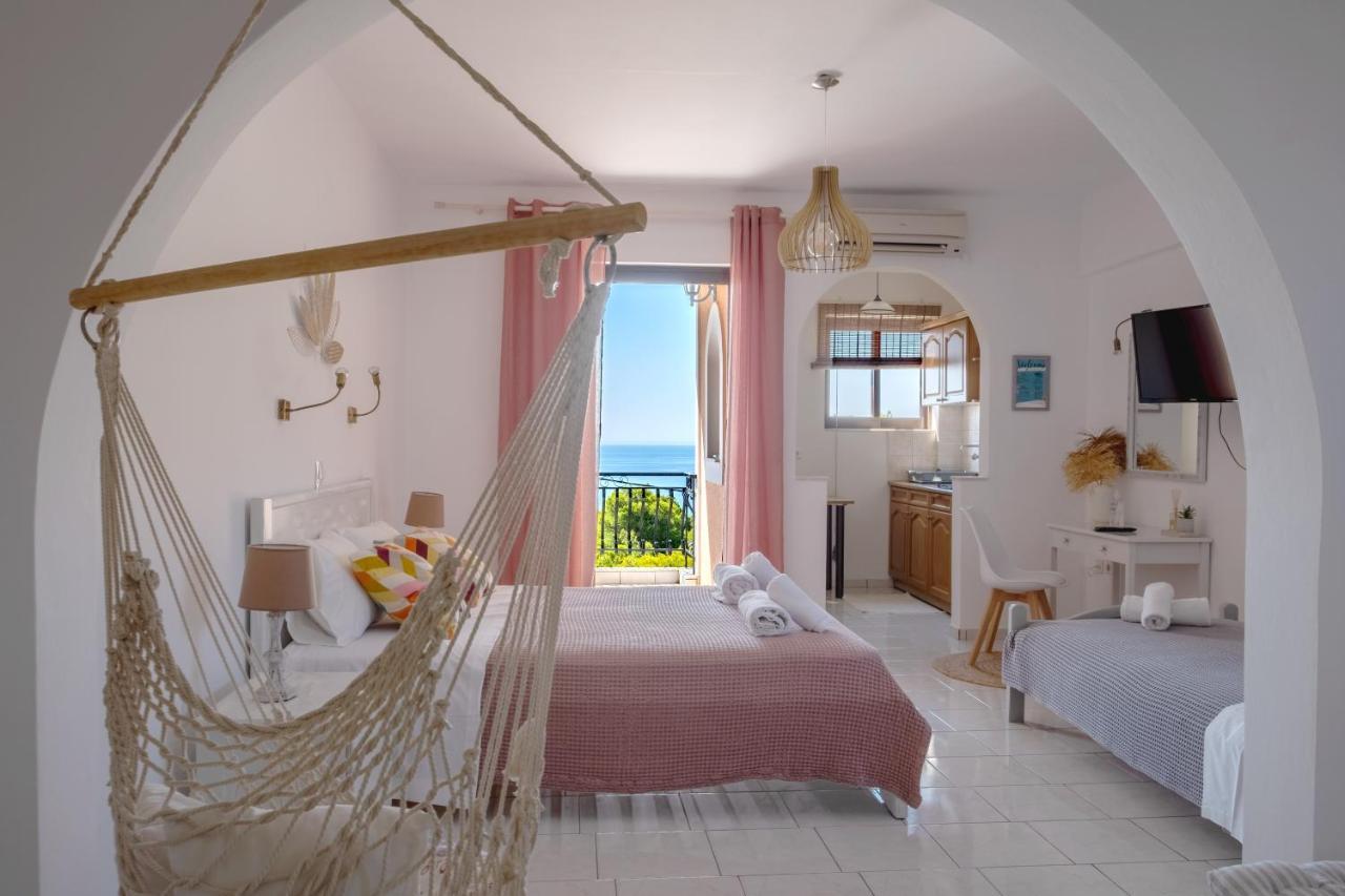 Pefkides Aegina Boutique 2*