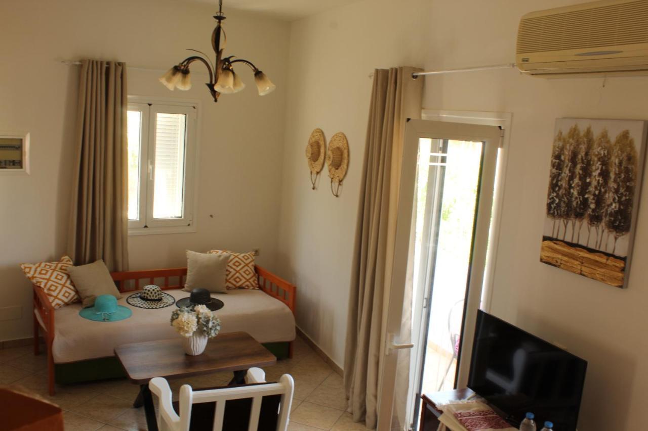 Dimokritos Apartment *