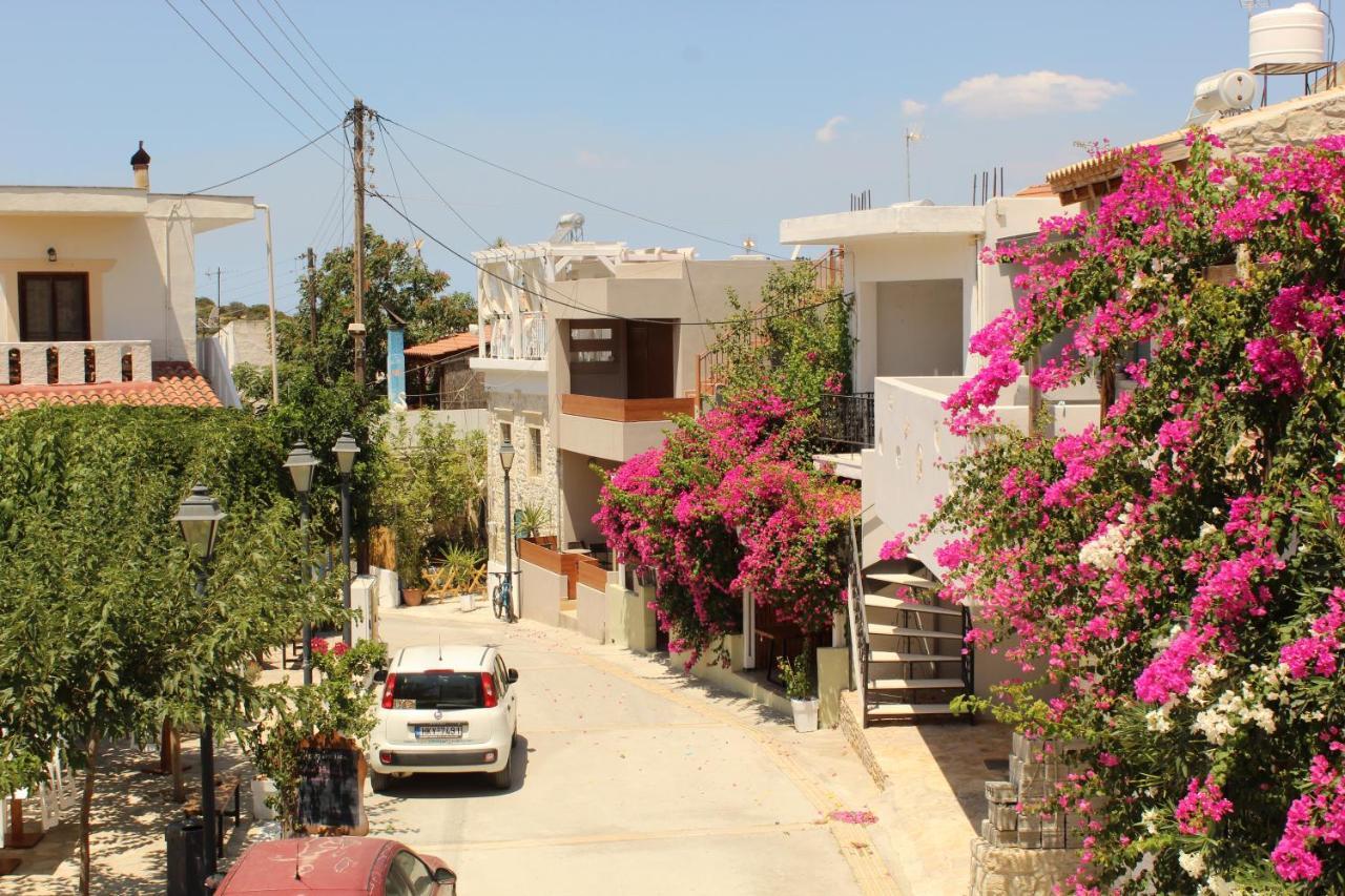 Dimokritos *