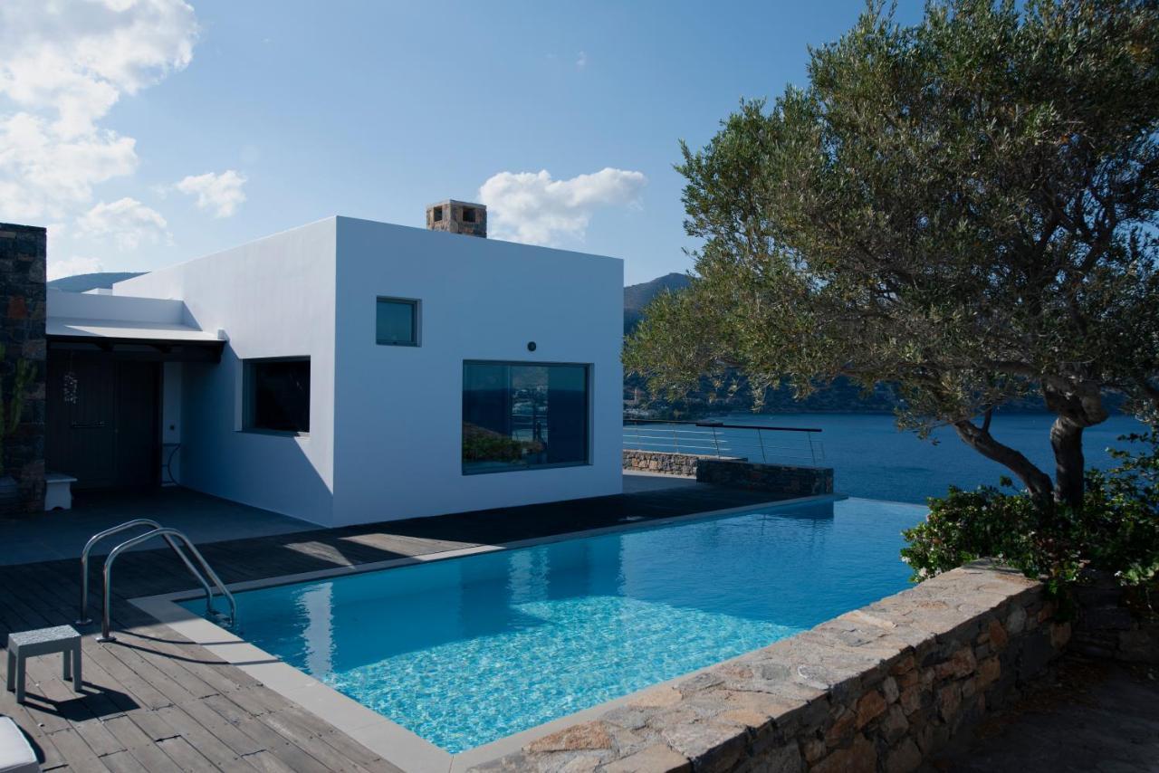 Villa Aiolos: Above The Sea, Within
