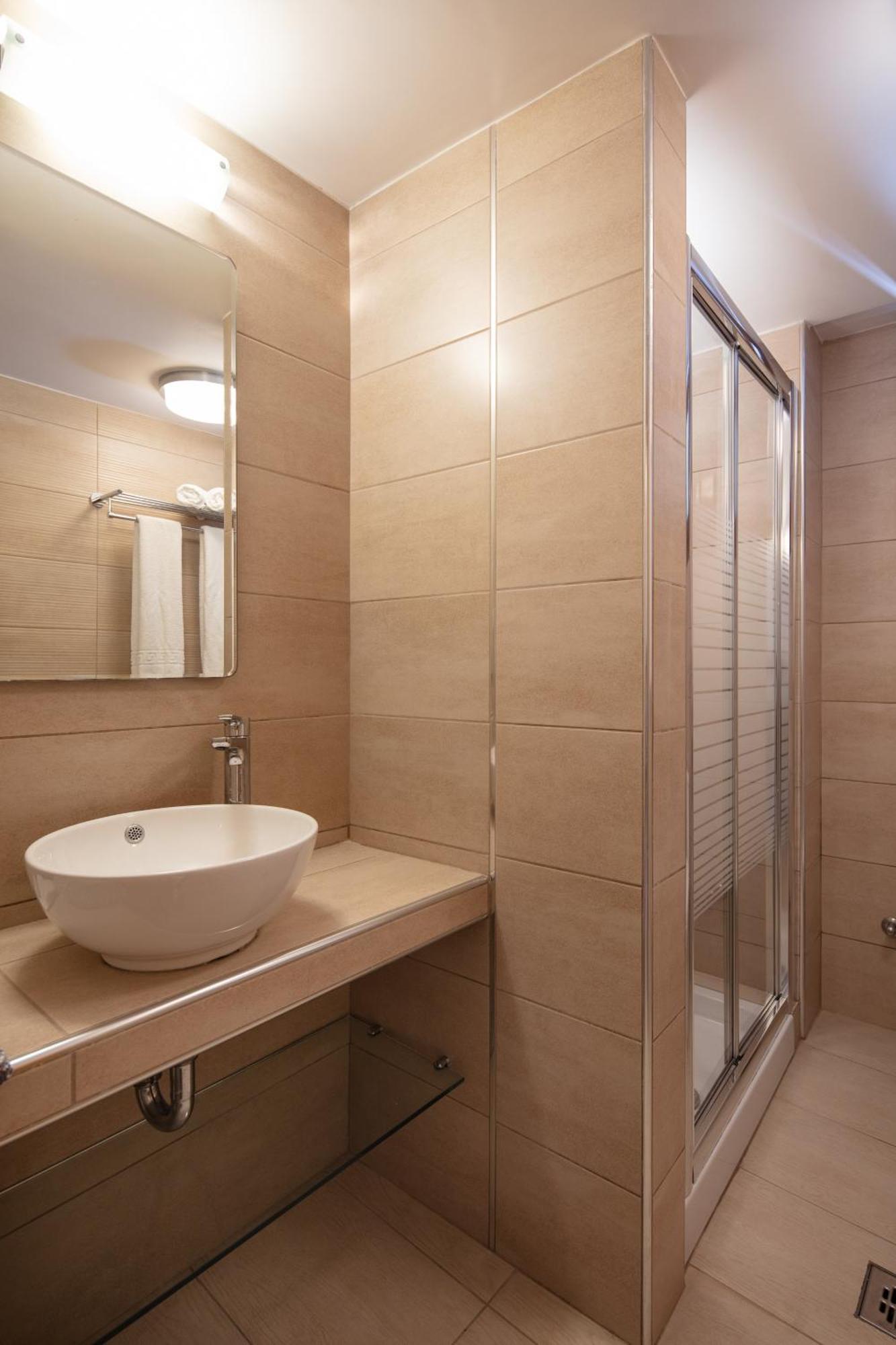 Rezi Aparthotel 3*