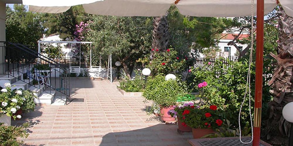 Apartment Lantzos *