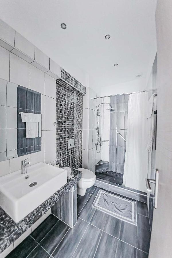 Marinis Boutique Hotel *