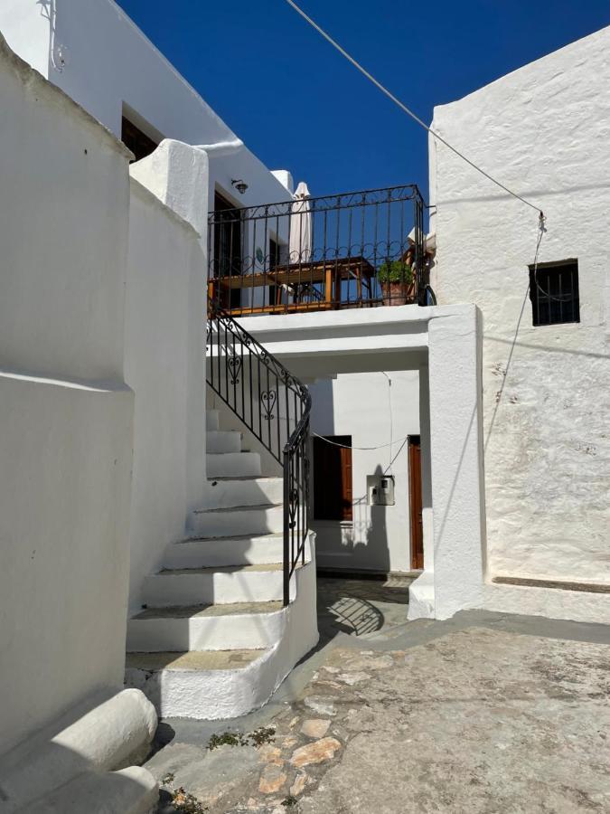 Red Windows To Blue Sky Holiday home Skyros