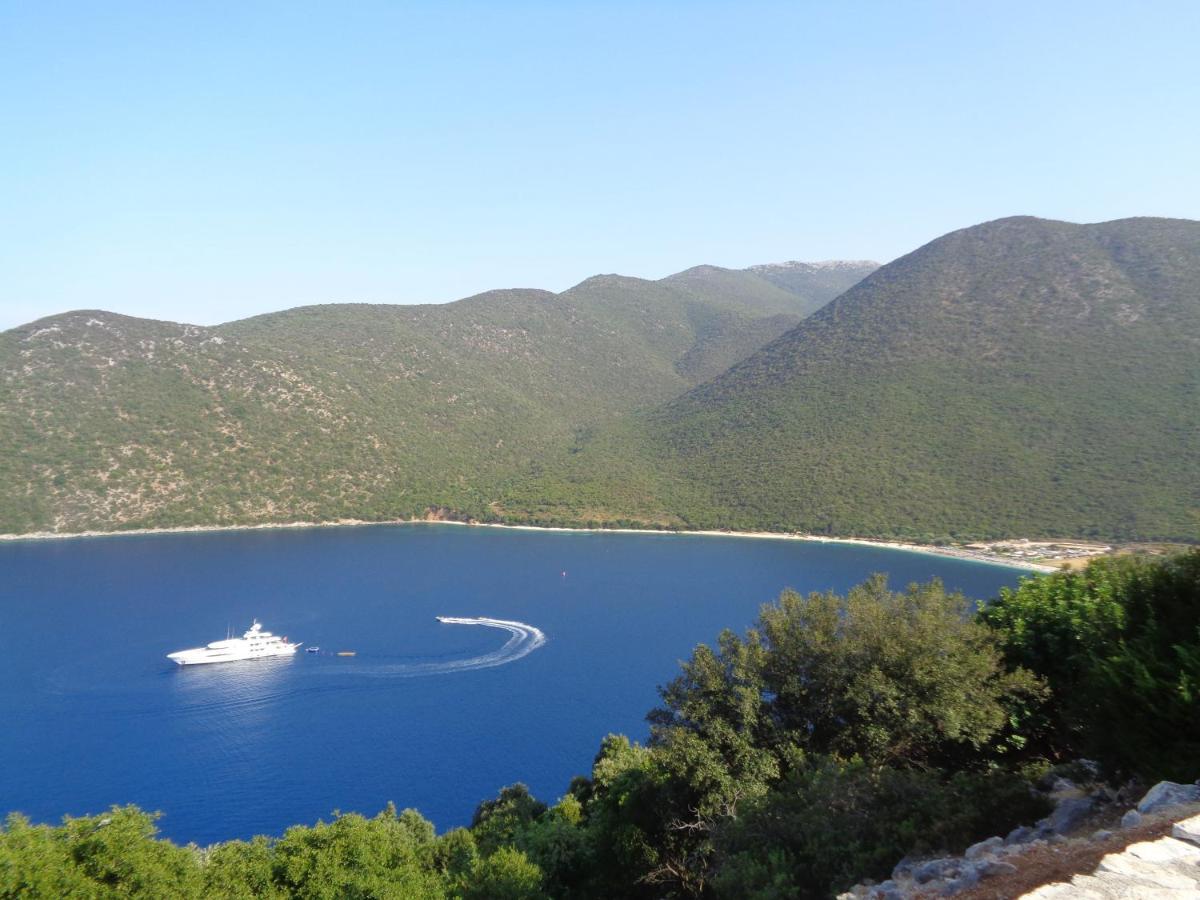 Holiday home Melissani House Karavomylos