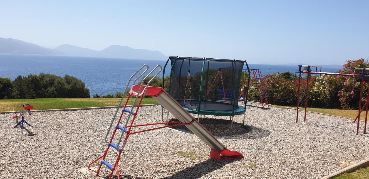Beachfront Holiday home Pogonia