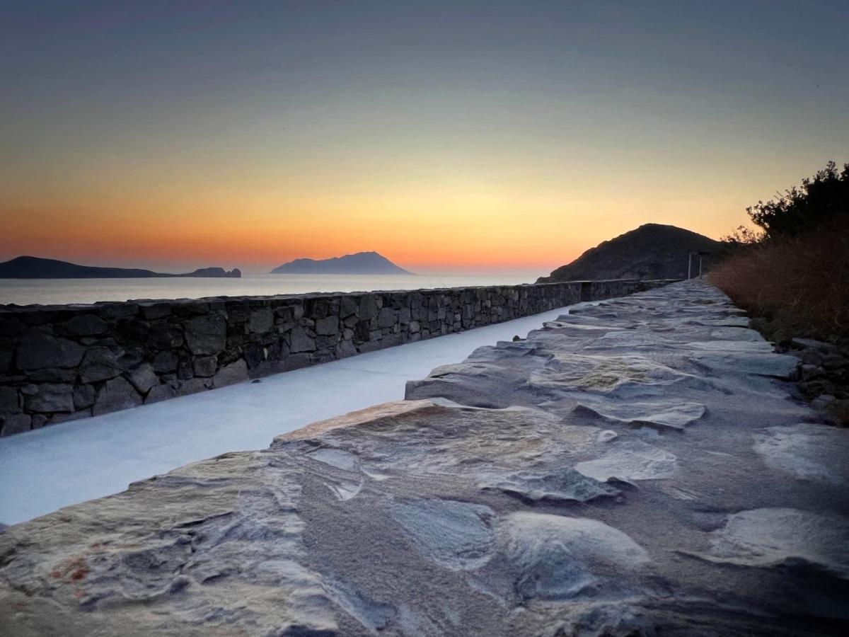 Echoes Milos *