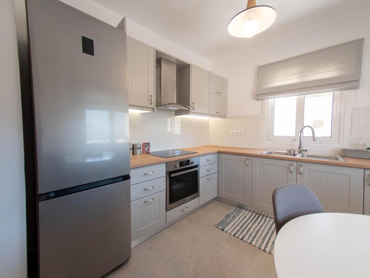 Up The Stairs Renovated With Sea View Apartment