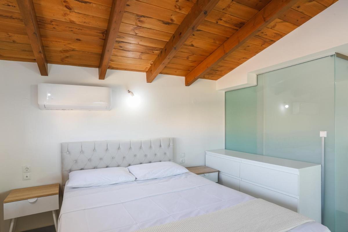 Lucia Beachfront Holiday home Panormos (Crete)