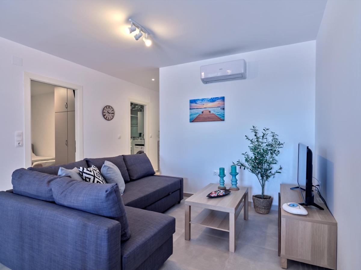 Ormos Naoussa's Apartment *
