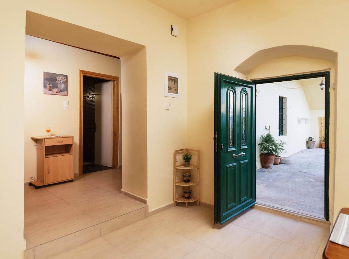 Viola Apartment Kamilari