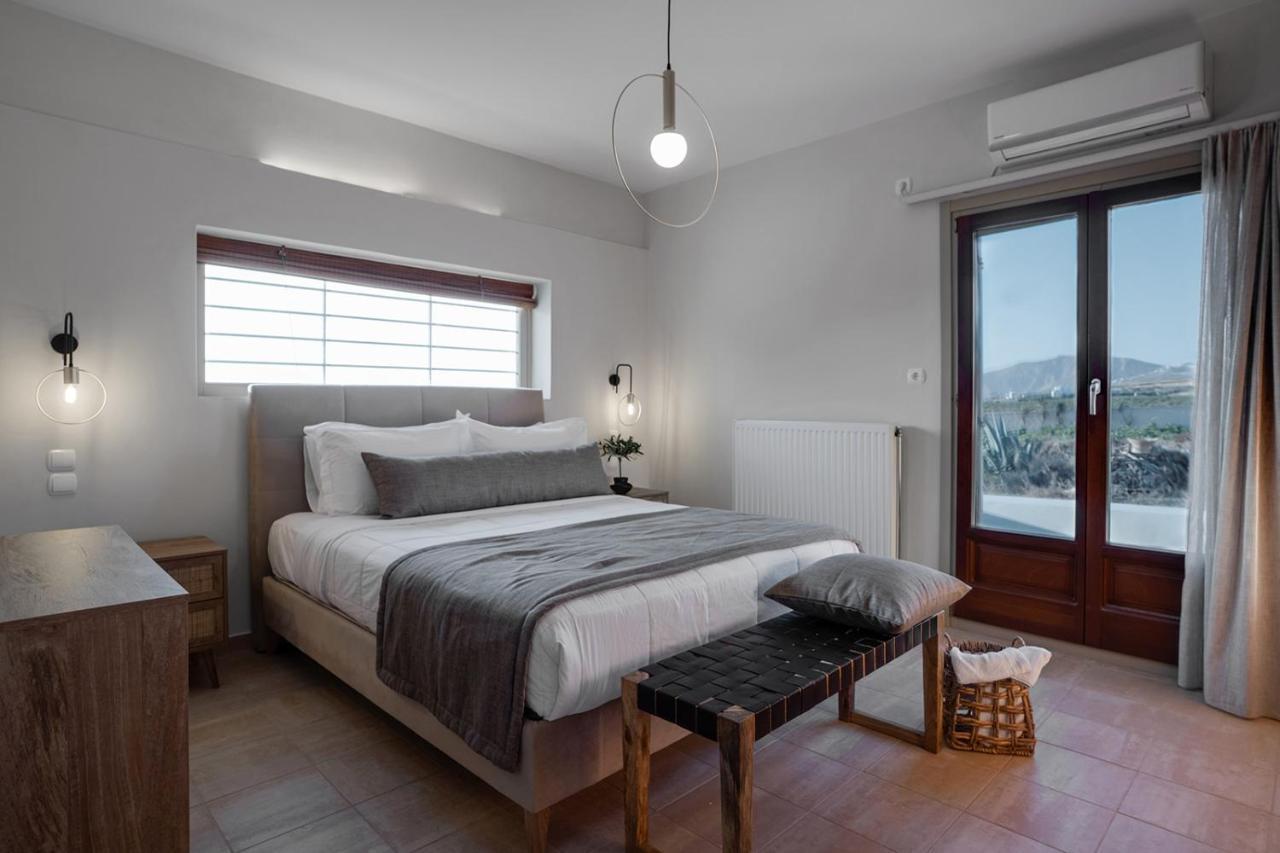 Echo Fira (Santorini)
