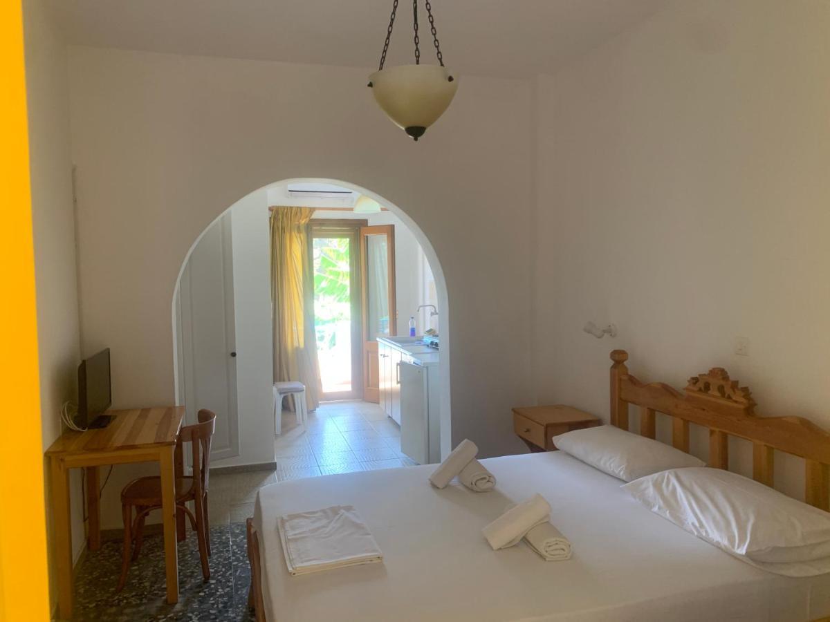 Anixi Apartment *
