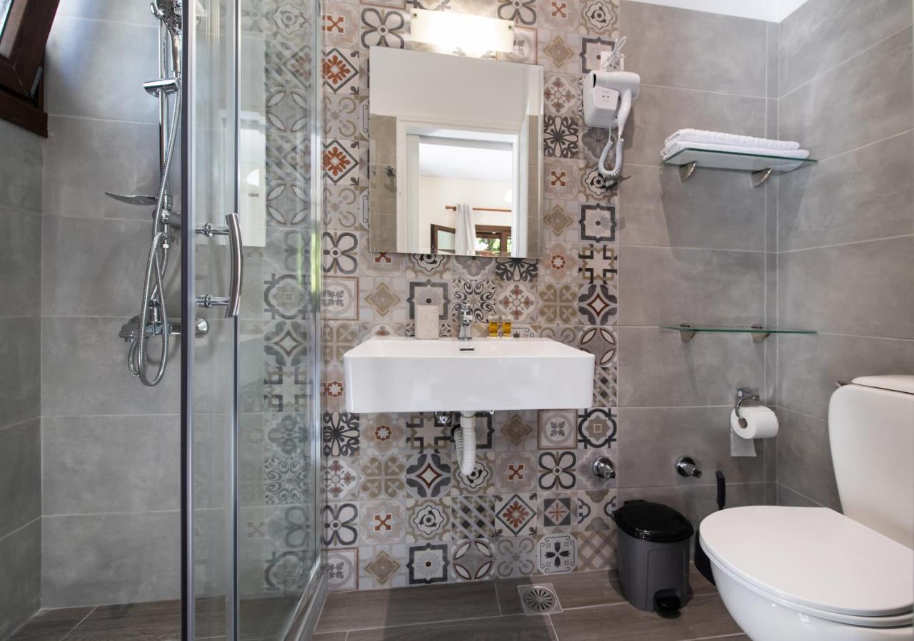 Mavra Aparthotel 2*