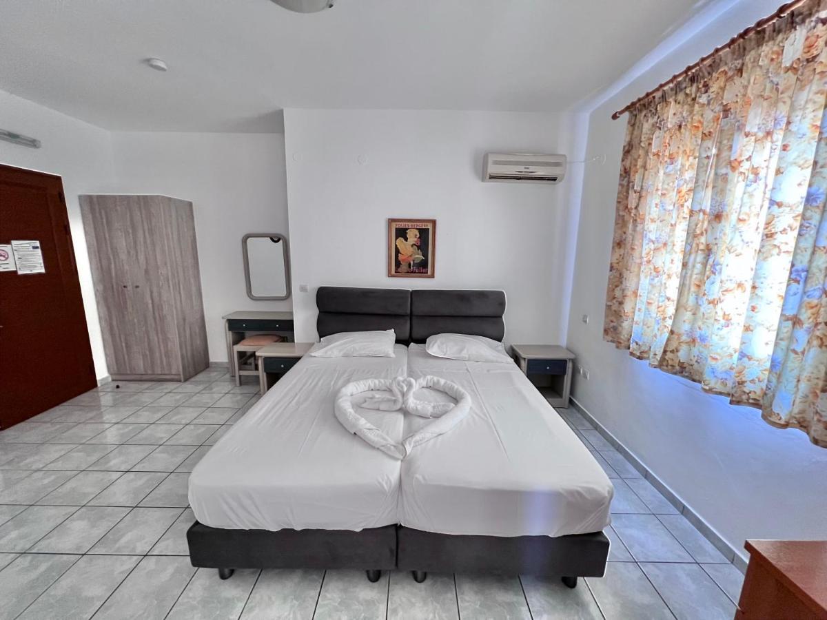 Aparthotel Aristomenis Studios