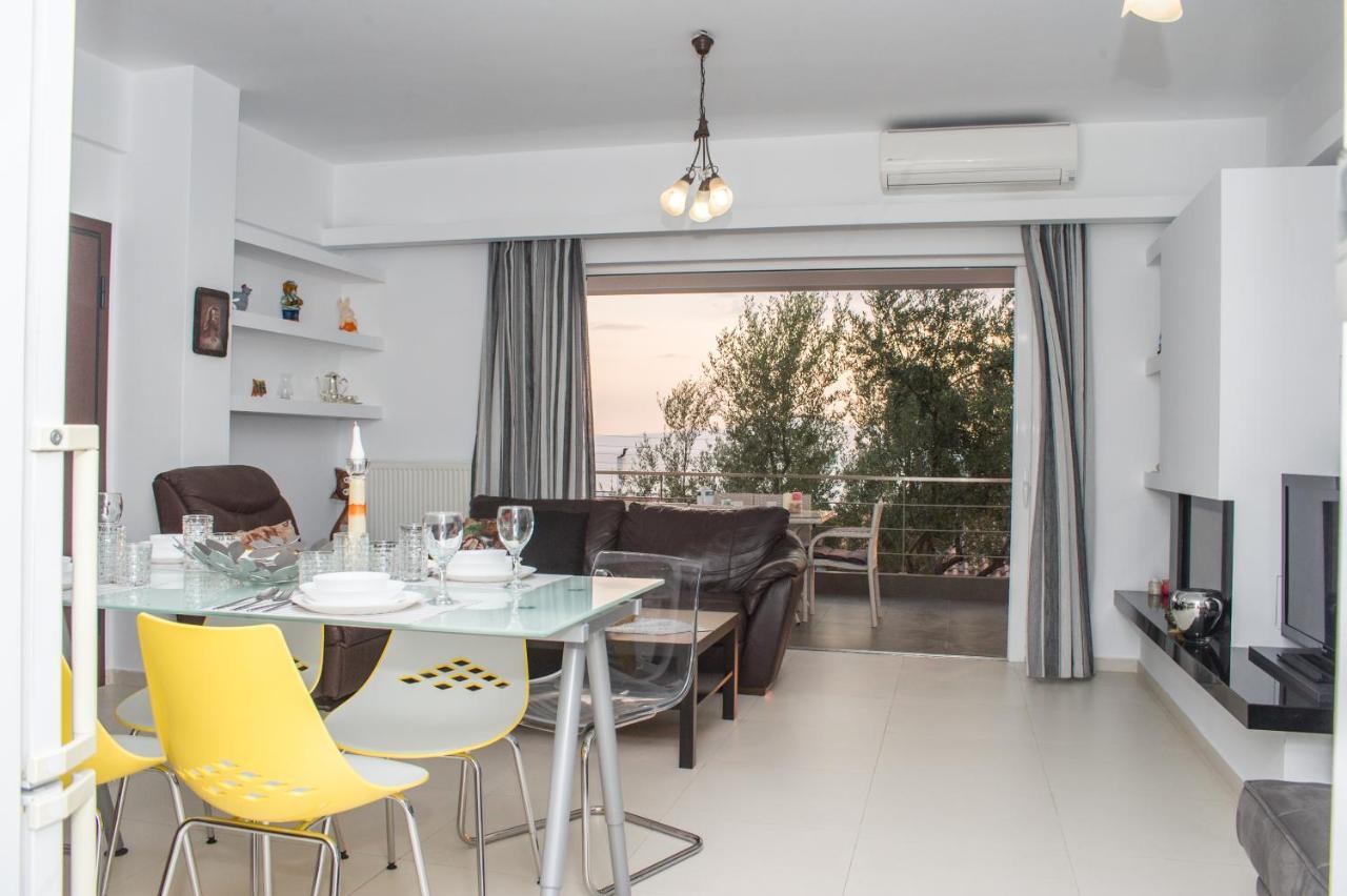 Nina's Villa, Cosy Seaview Retreat