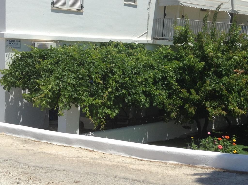 Nikoletta * Parikia (Paros)