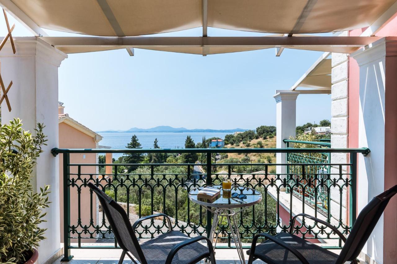 Seaview Leana With Private Pool By Konnect, Nisaki Villa *