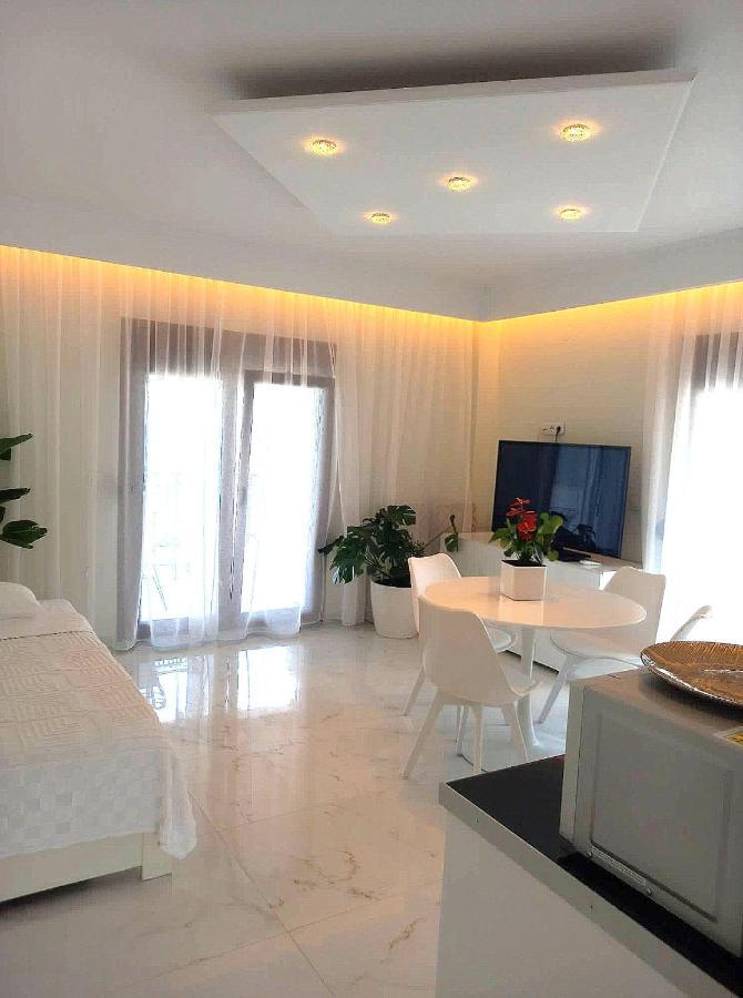 Apartment Lux Sea Front Avra