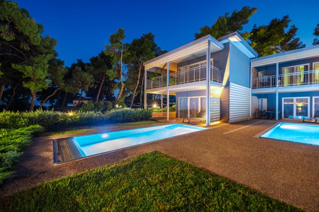 Blue Dolphin 4*