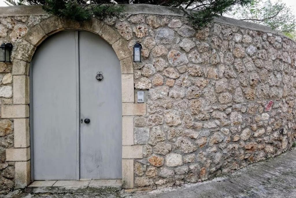 Quiet Home, Down Town * Spetses Town