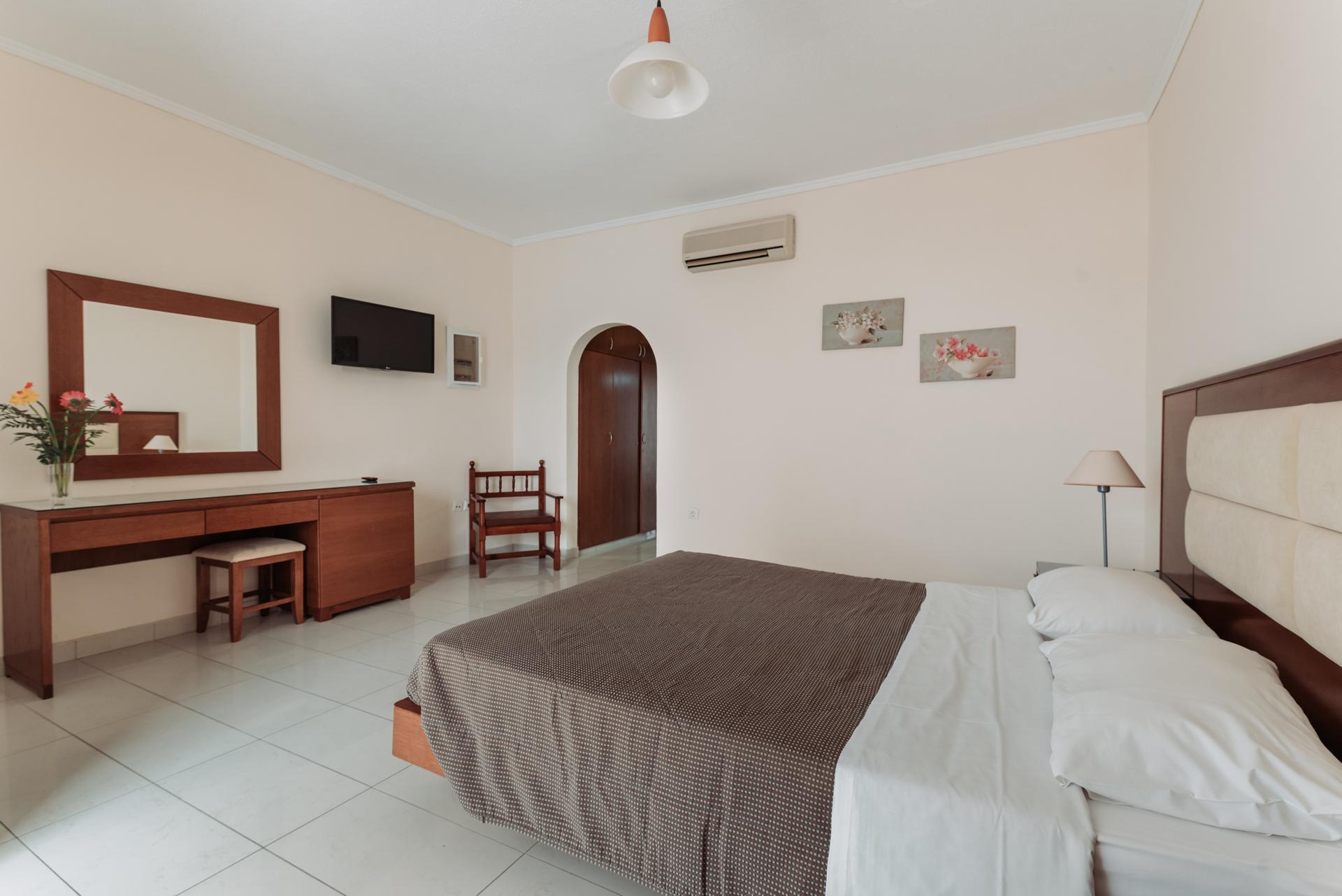 Paleos Aparthotel 3*