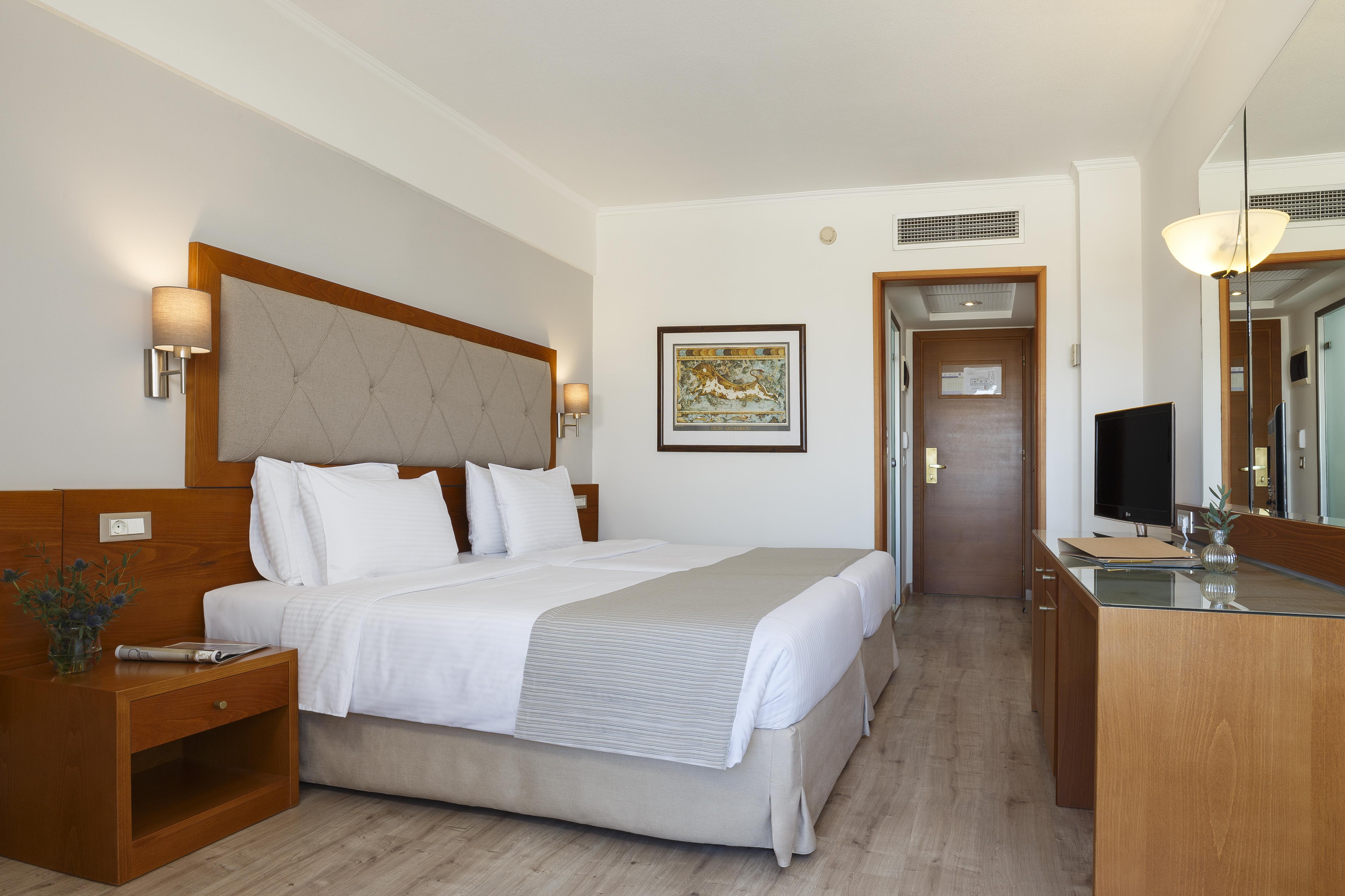 Western Plaza Hotel 4*