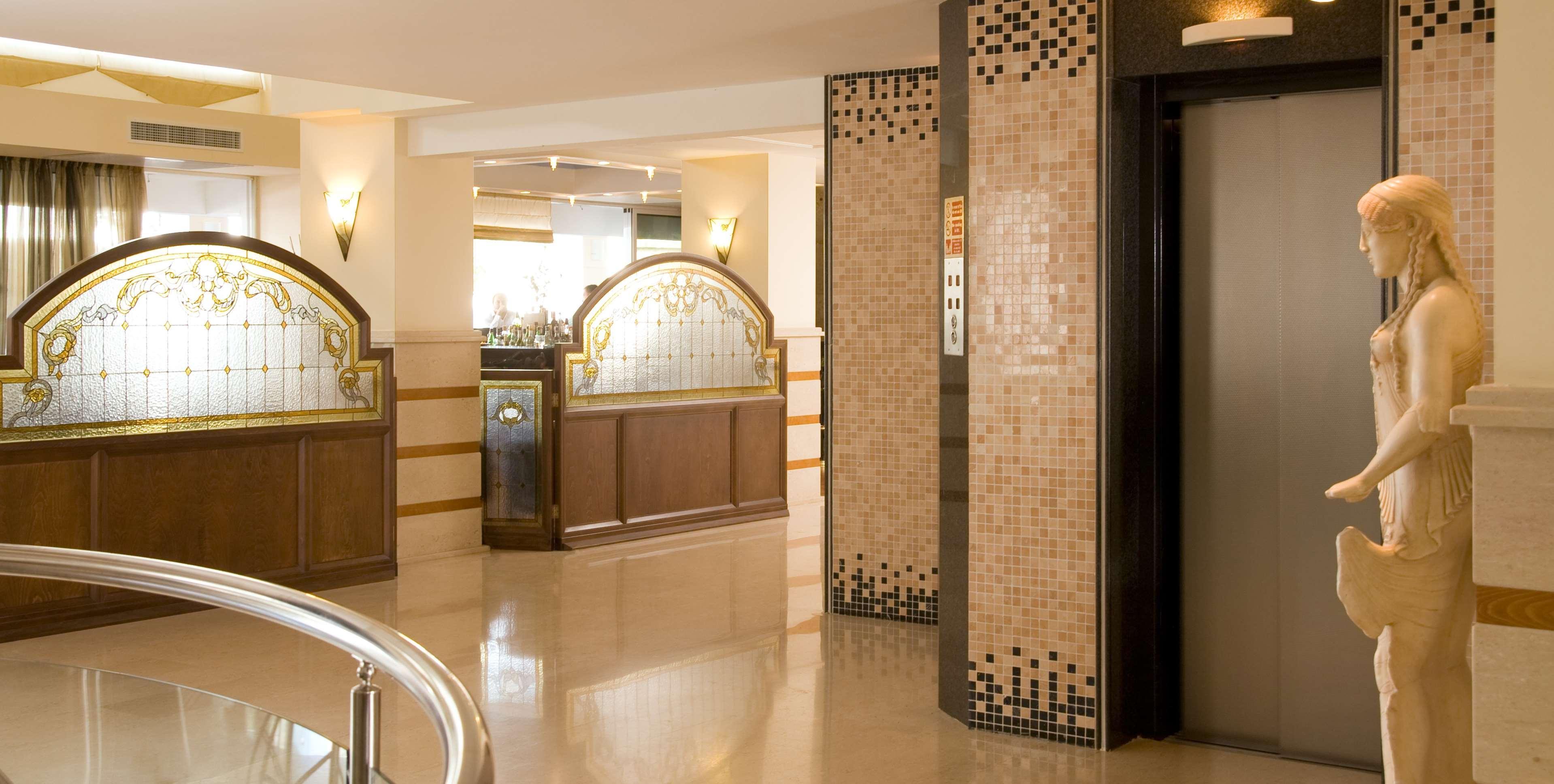 Western Plaza Hotel 4*