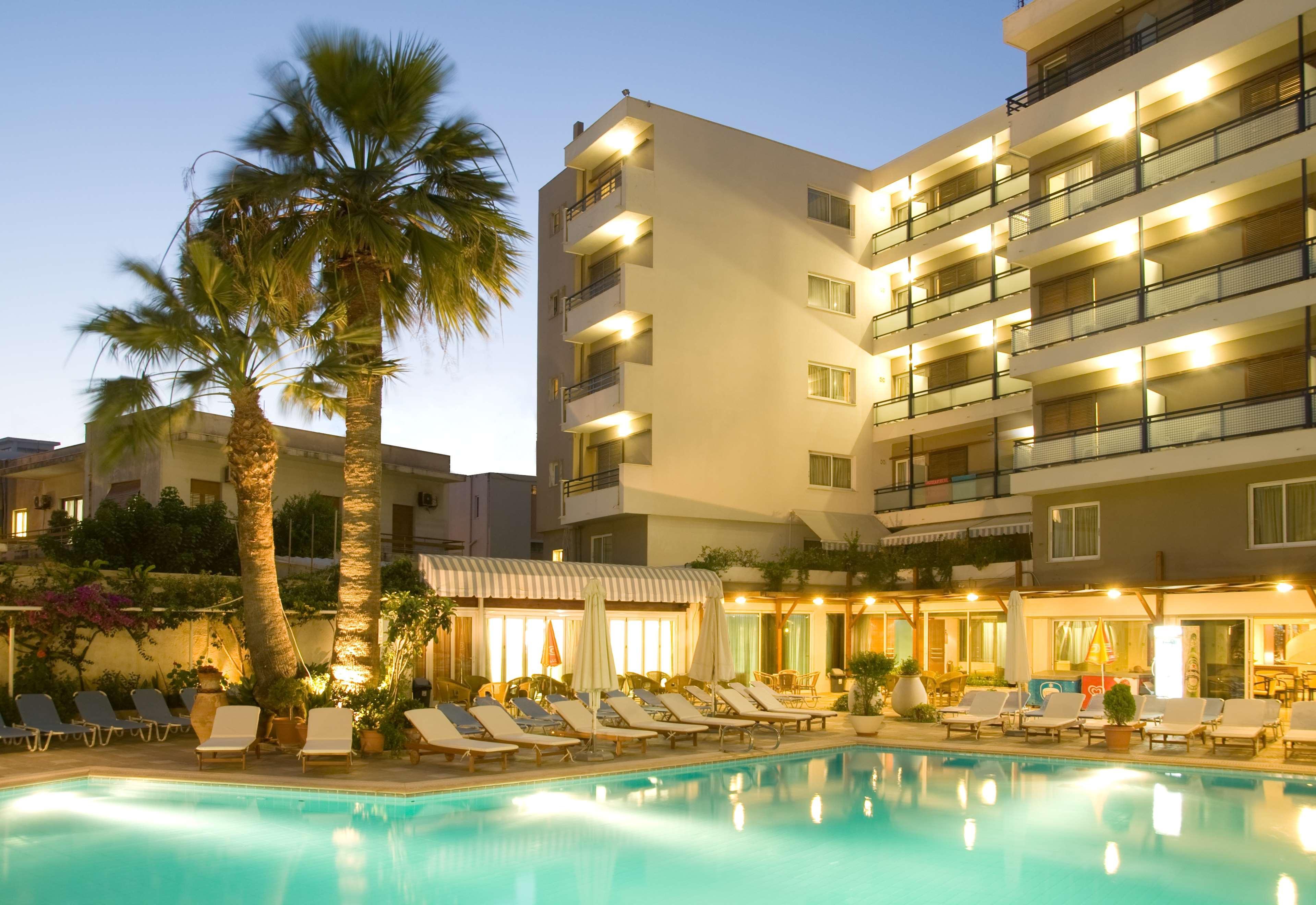 Western Plaza Hotel 4*