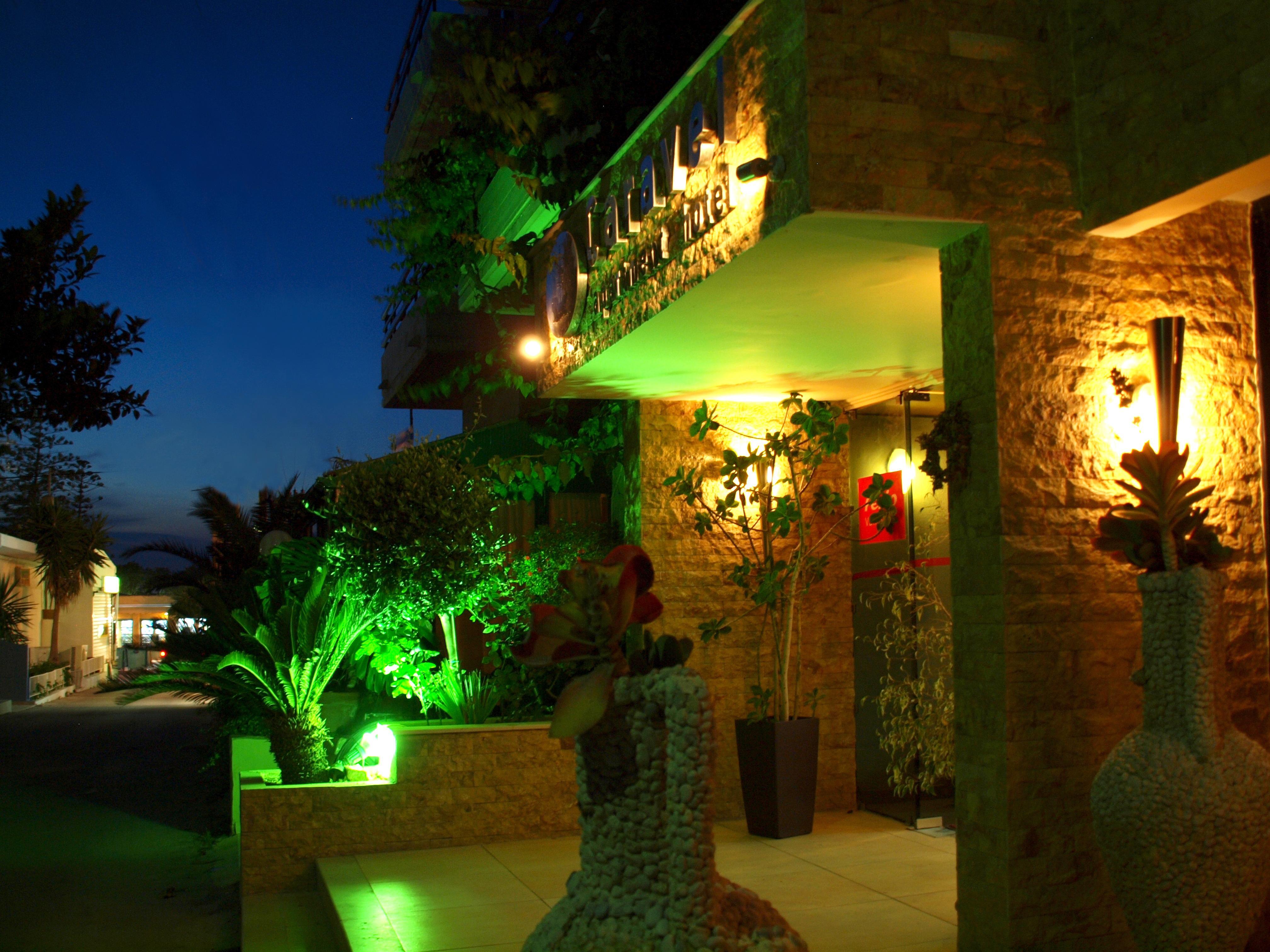 Caravel Aparthotel 3*