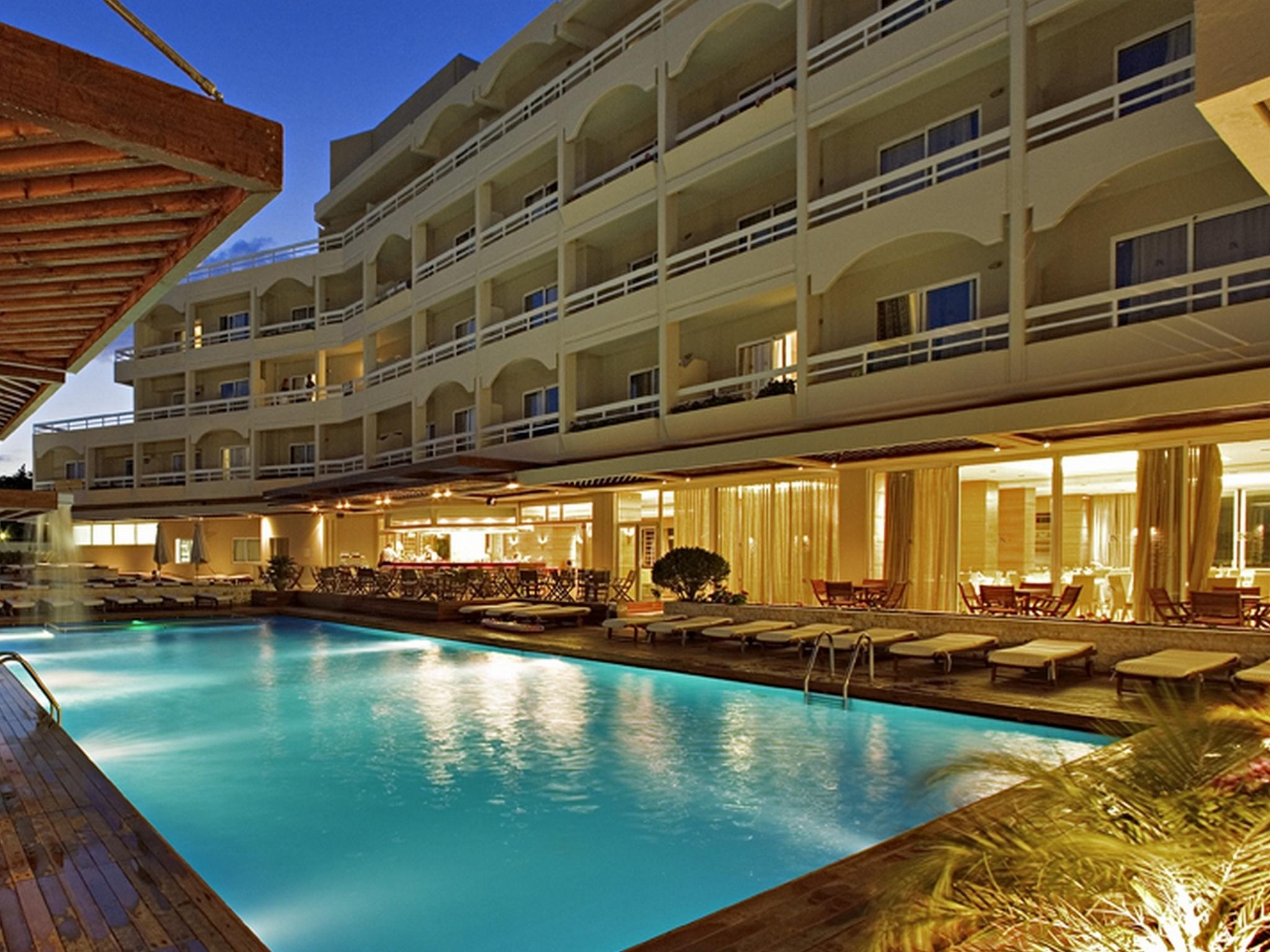Athineon Aparthotel 4*