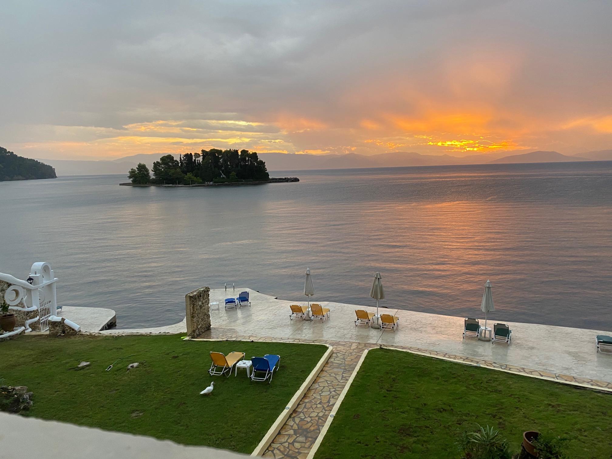 Pontikonisi & Hotel 3*